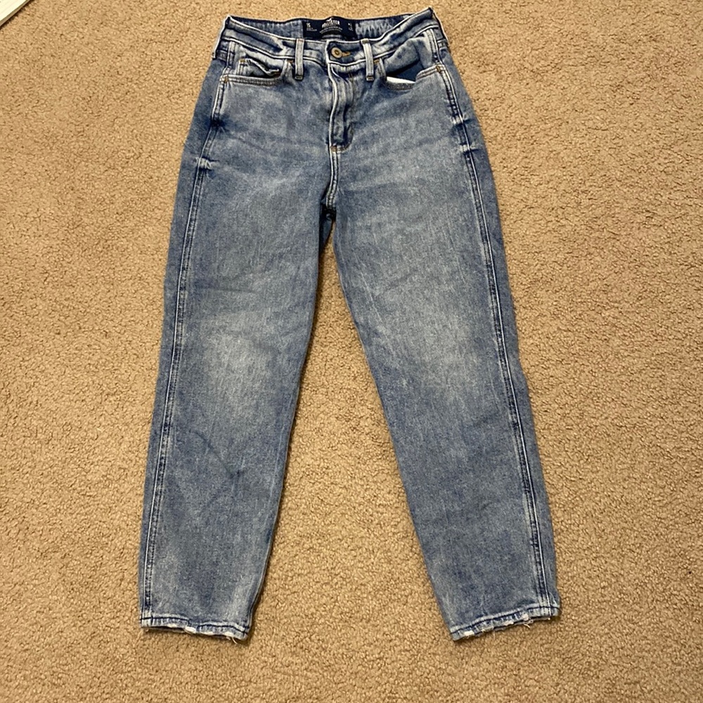 Hollister Ultra High-Rise Vintage Stretch Mom Jean